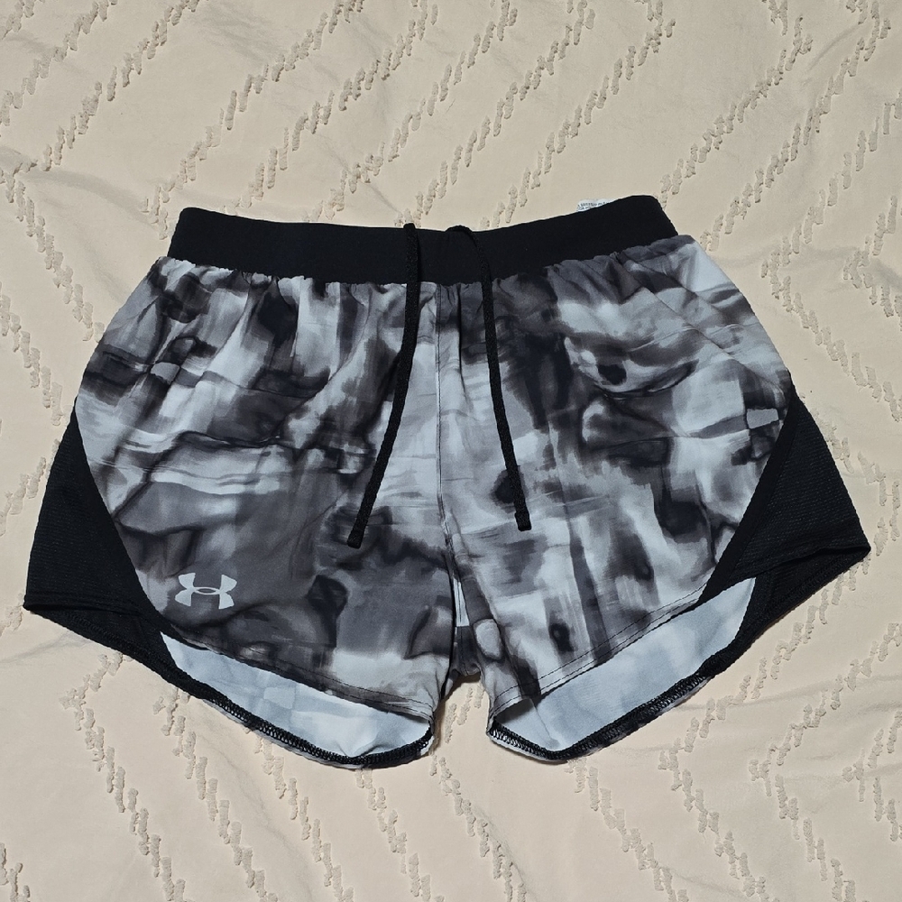 π£ Under Armour Monochrome Patterned Shorts